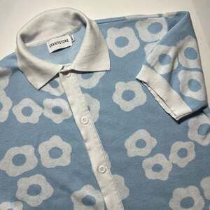 OXKNITSTORE Men's Light Blue Retro Floral Knit Polo Shirt Size L